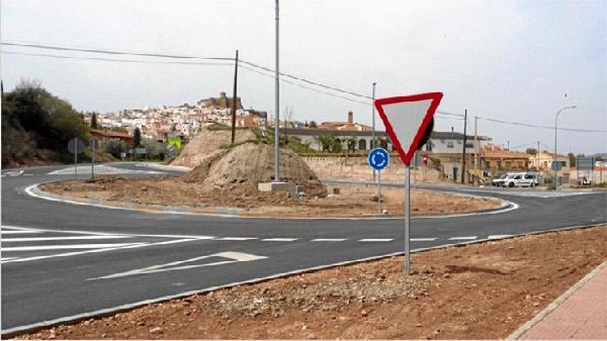 Rotonda realizada en Serón, en el cruce con la carretera a Gérgal.
