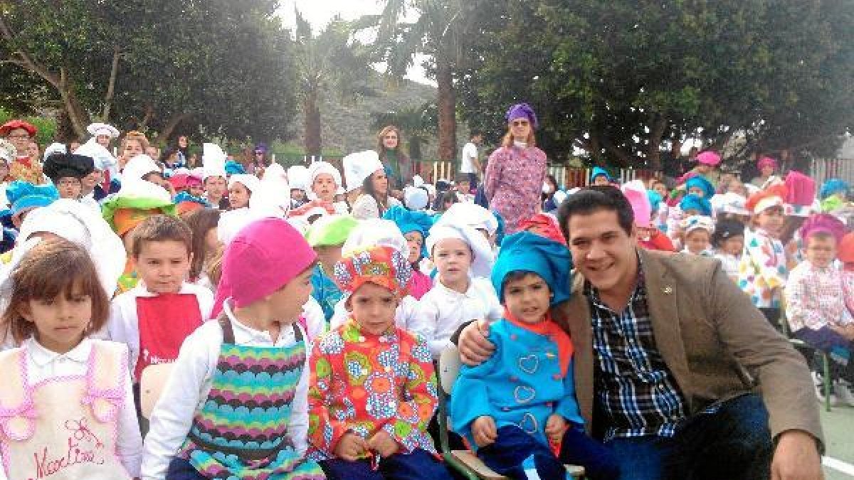 Los pequeños cocineros,  junto a Juan Manuel Sánchez, ganador de Master Chef.