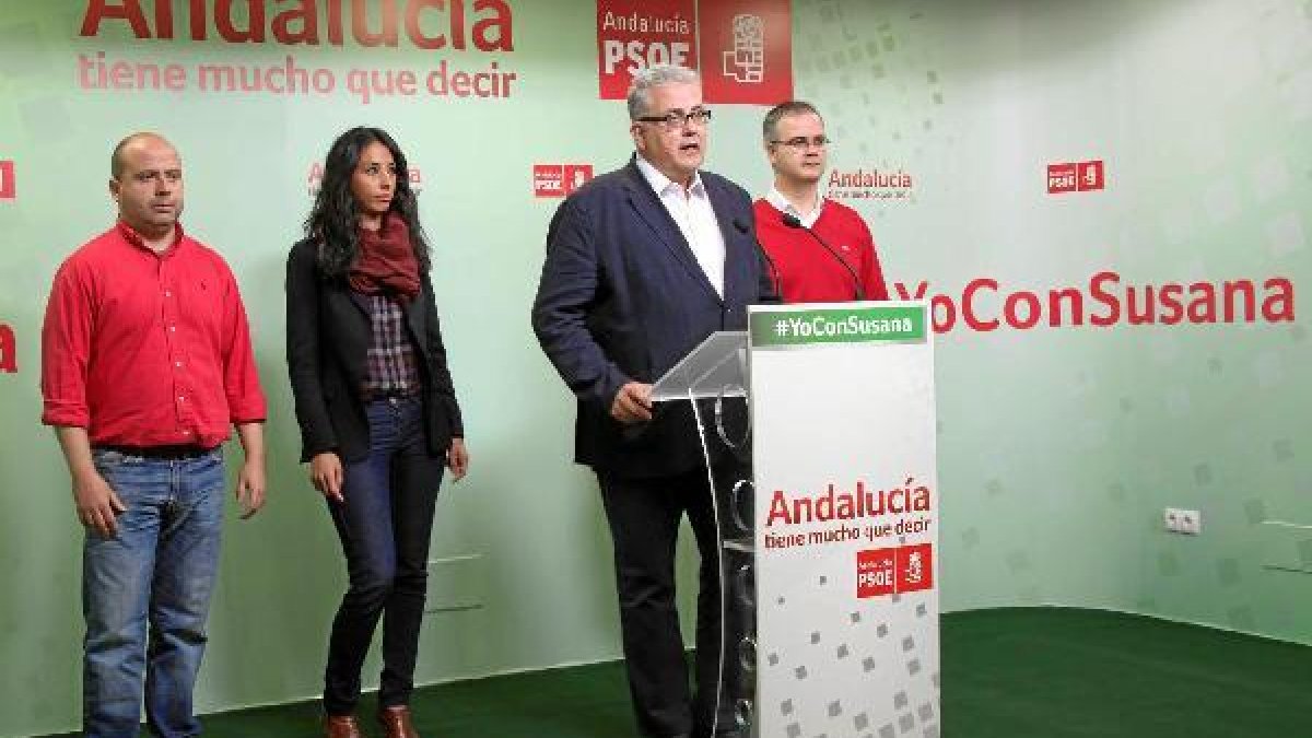 Elorrieta, durante la rueda de prensa de ayer, junto a otros tres candidatos.