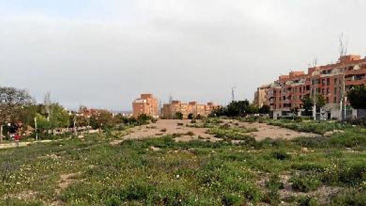 Solar en Villablanca que el PSOE incluiría en su Plan.