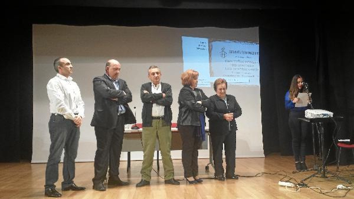 La familia Mañas Morales recibe el apoyo de sus vecinos y amigos.