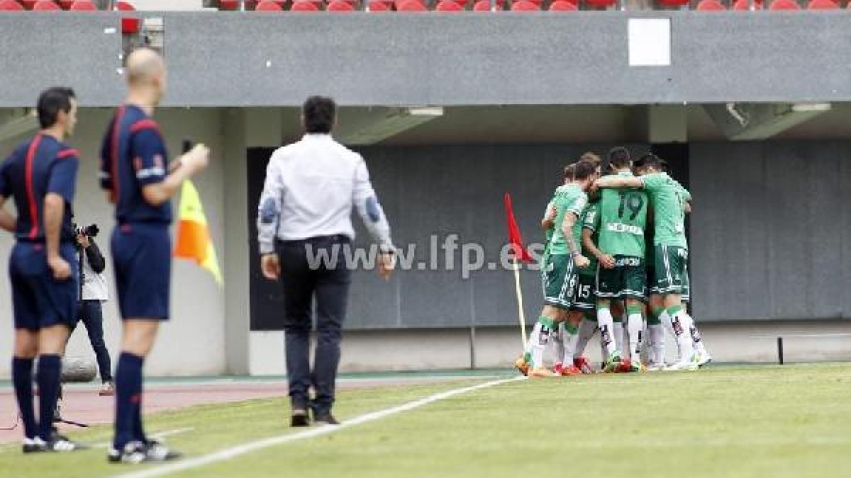Quique ha marcado su primer gol con el Racing en Mallorca.