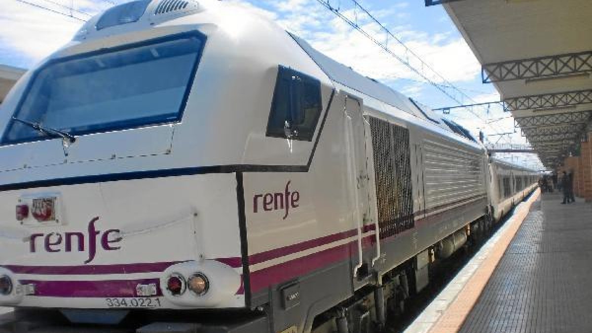 Tren en la estación de Almería.