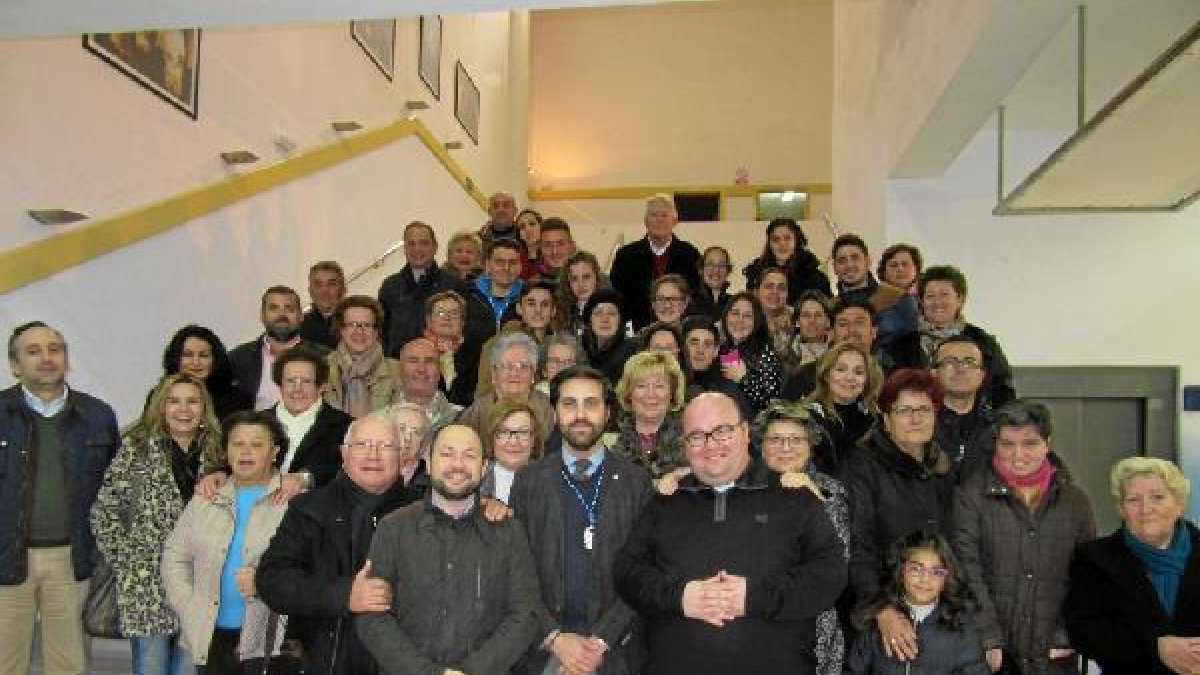 Foto de familia de los asistentes.