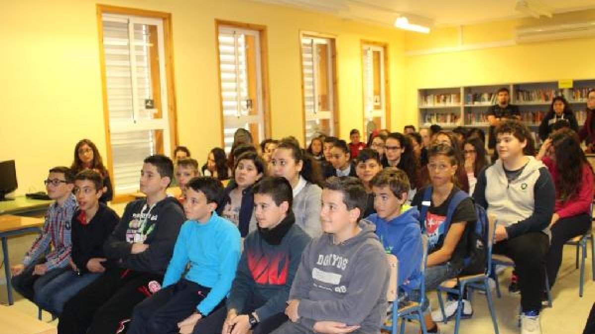 Escolares que atienden a la invitada