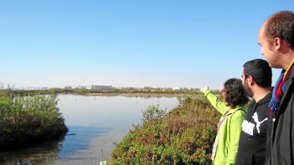 Visita de IU a la zona de los humedales que podría quedar desprotegida.