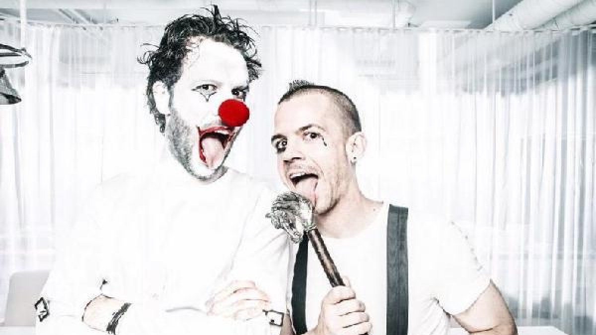 El cocinero David Muñoz (derecha) en una de las imágenes promocionales de DiverXo.