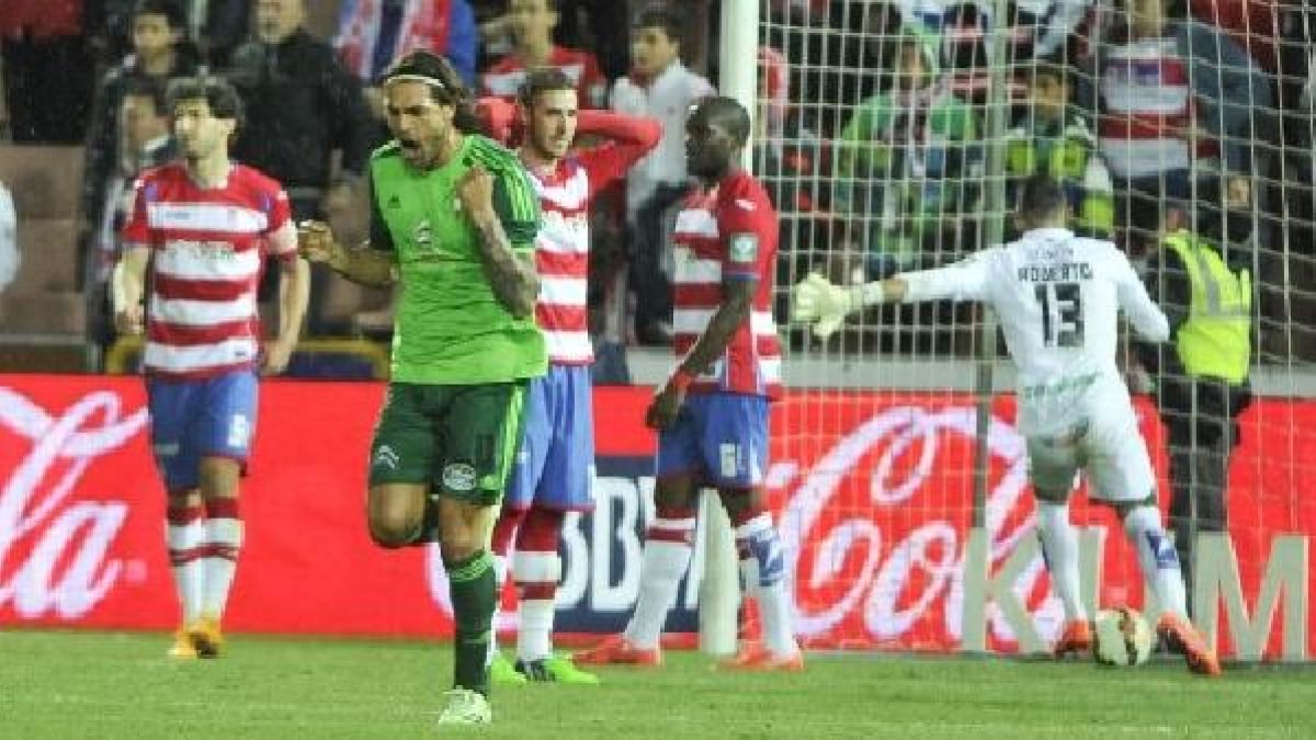 El Celta empató en Los Cármenes en el descuento.