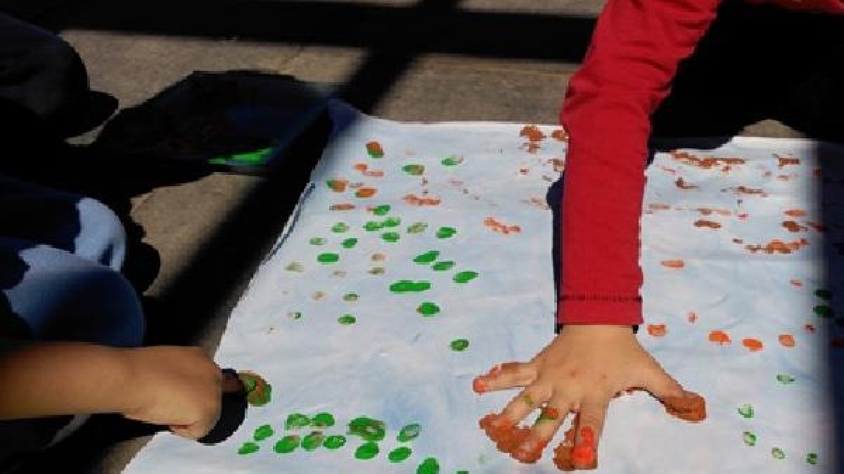 La pintura de dedos, una de las actividades estrella de los peques