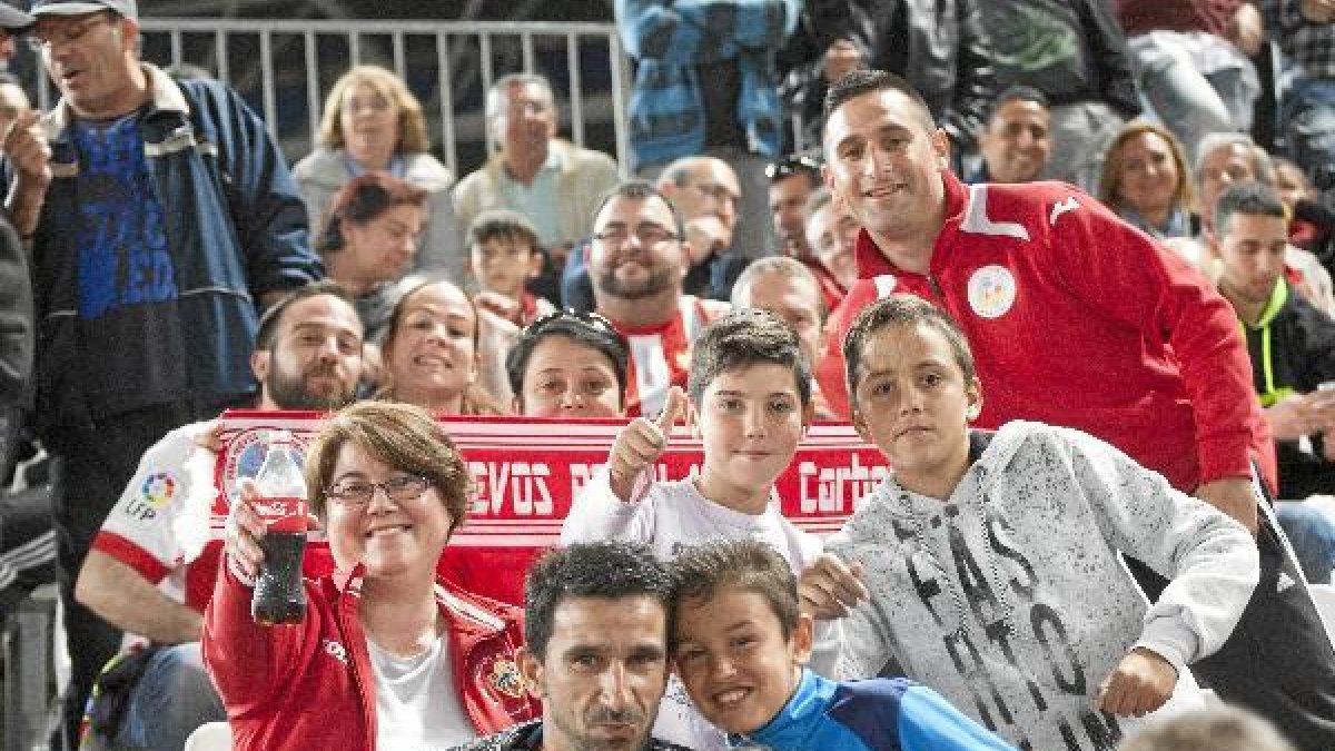 Los aficionados del Almería se preparan para vivir una nueva final.