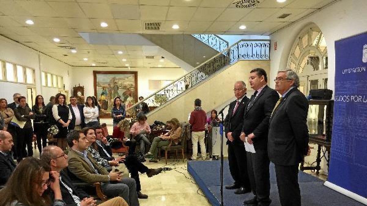 Antonio Sanz (derecha) en la Diputación Provincial
