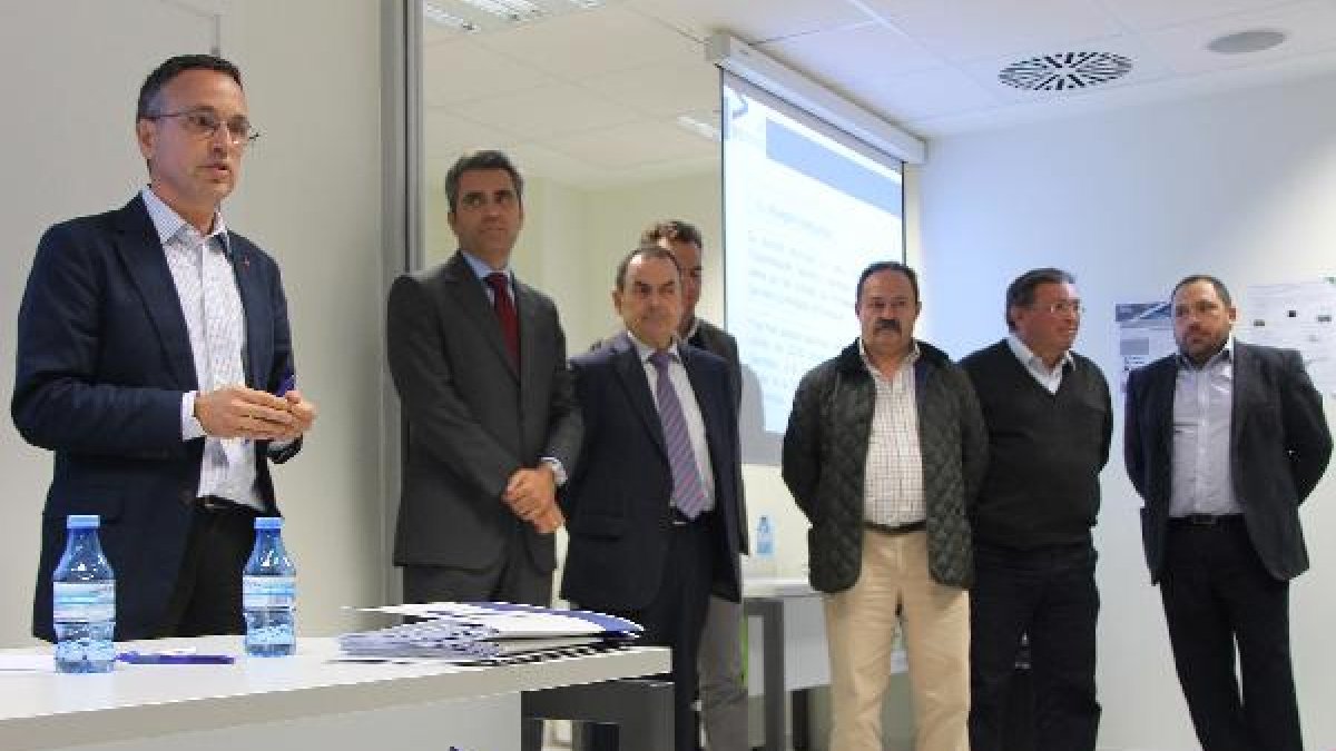 Ángel Barranco, gerente de IDM presentando a su equipo de gobierno de la nueva Junta Directiva de Tecnova.