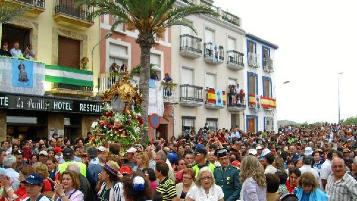 La bajada de la virgen atrae a cientos de personas hasta Albox.