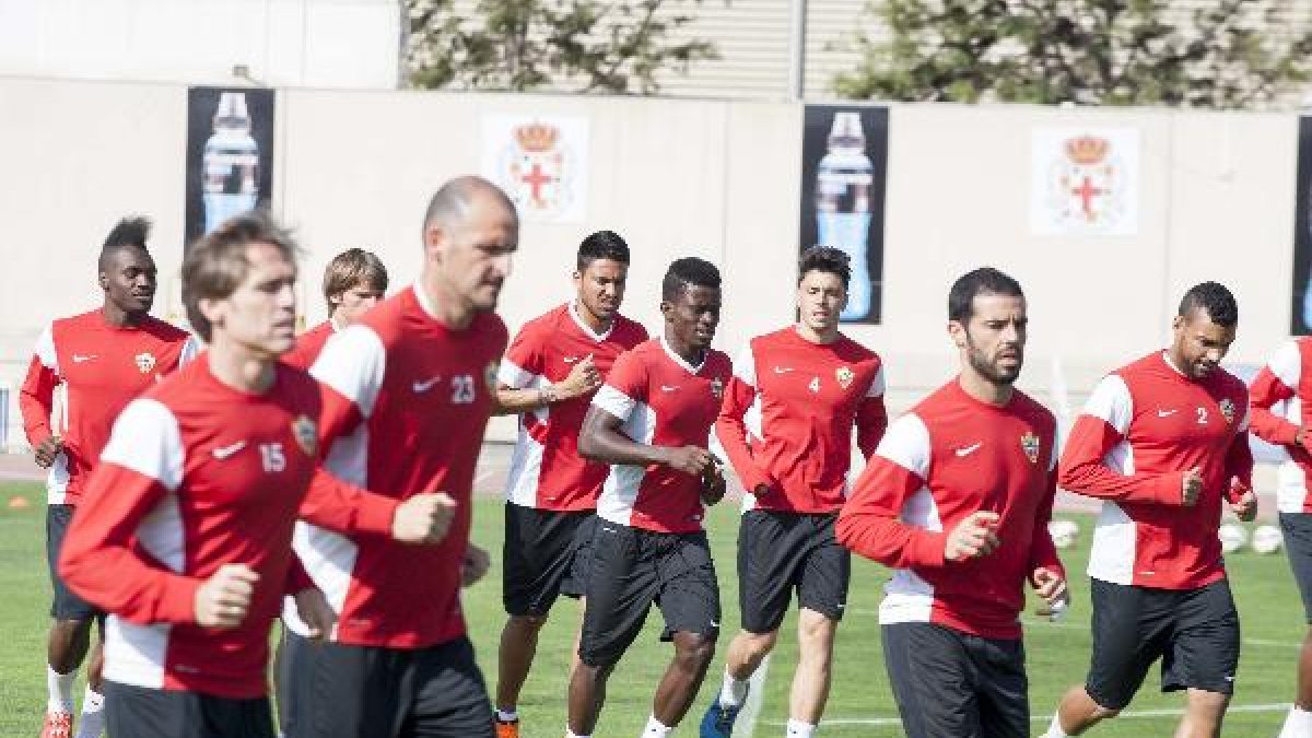 Michel con sus compañeros en el entrenamiento de este domingo.