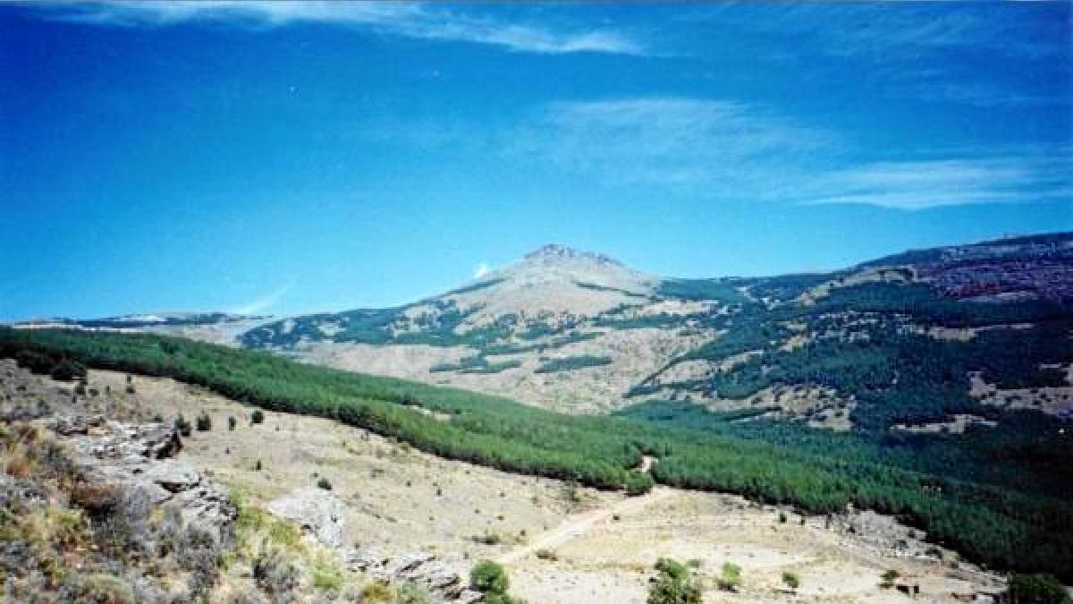 El Almirez desde su vertiente meridional.