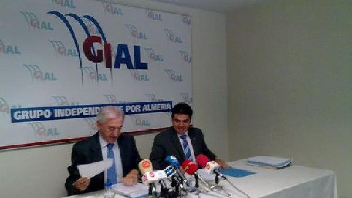 Otros tiempos. Megino y Cazorla en la sede de GIAL.