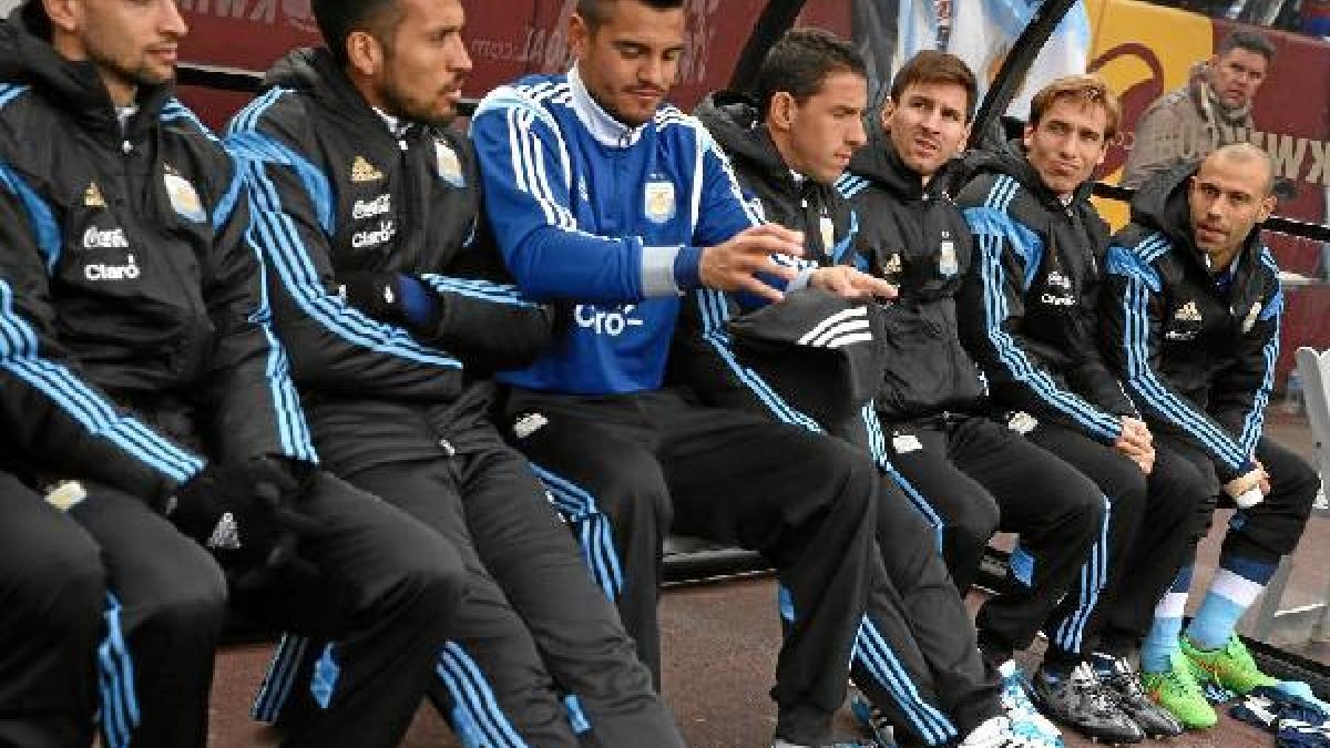 Leo Messi en el banquillo de Argentina.