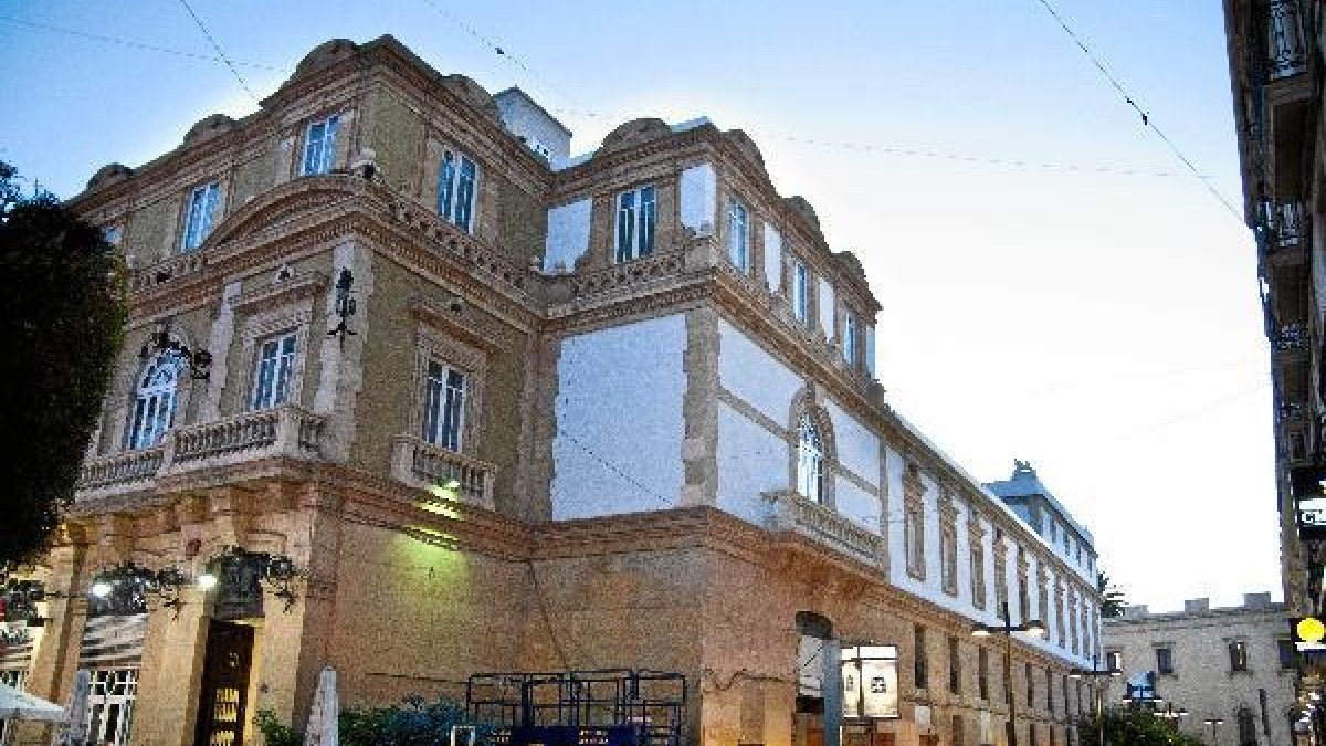 Fachada del edificio del Teatro Cervantes de la capital.