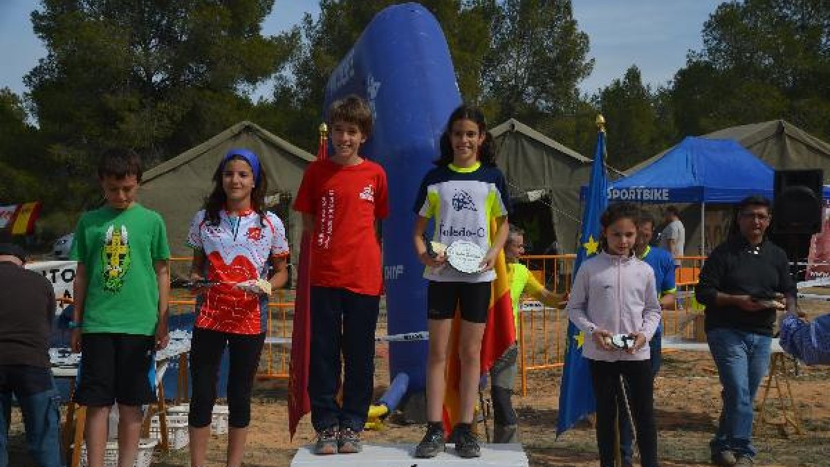 Deportista del C.O. Surco Almería en el podio.