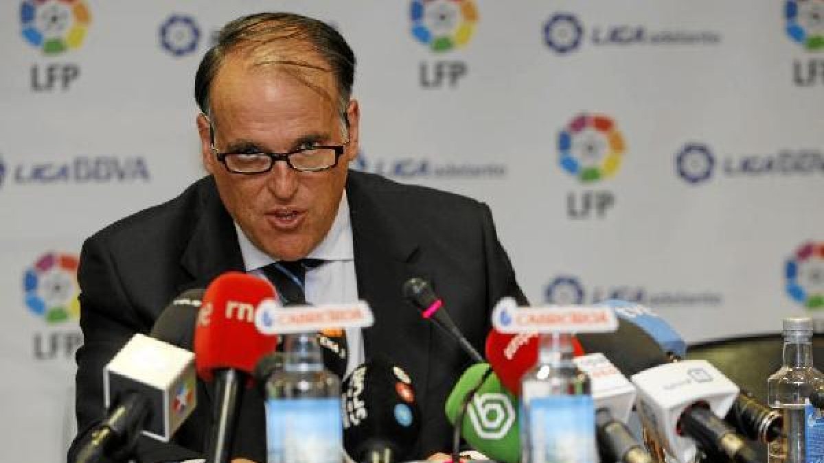 Javier Tebas se dirige a la asamblea de la Liga Profesional.