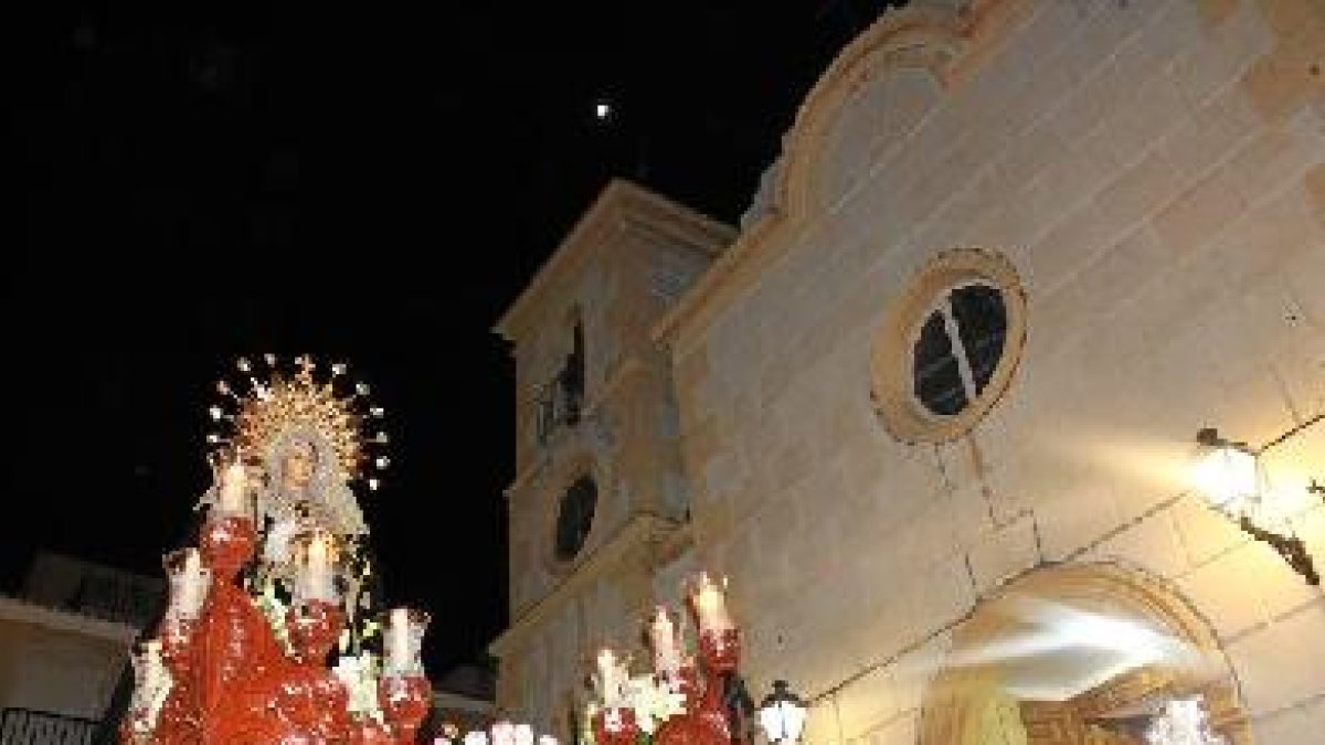 La Dolorosa hizo su salida desde el Templo Parroquial de San Joaquín.