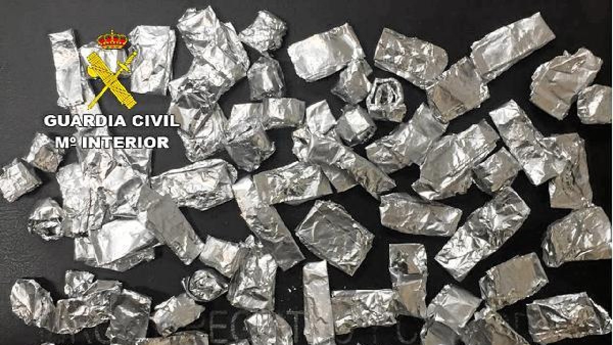 Papelinas encontradas al detenido.