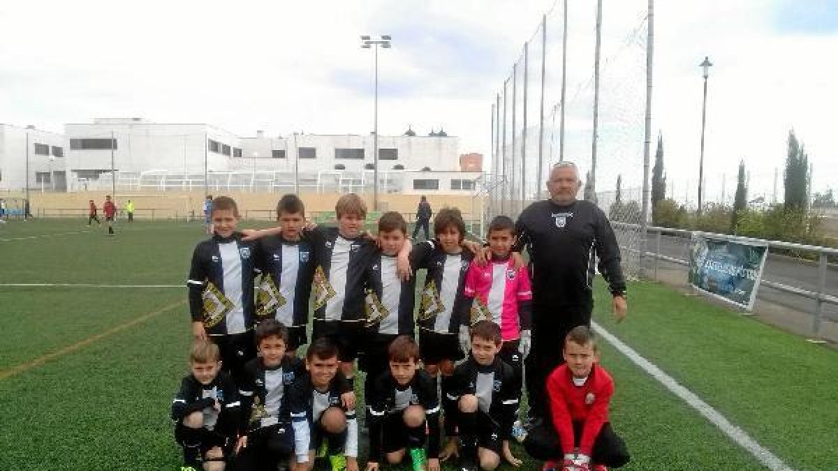 Los jugadores de la Escuela de Garrucha posan antes de uno de los partidos.