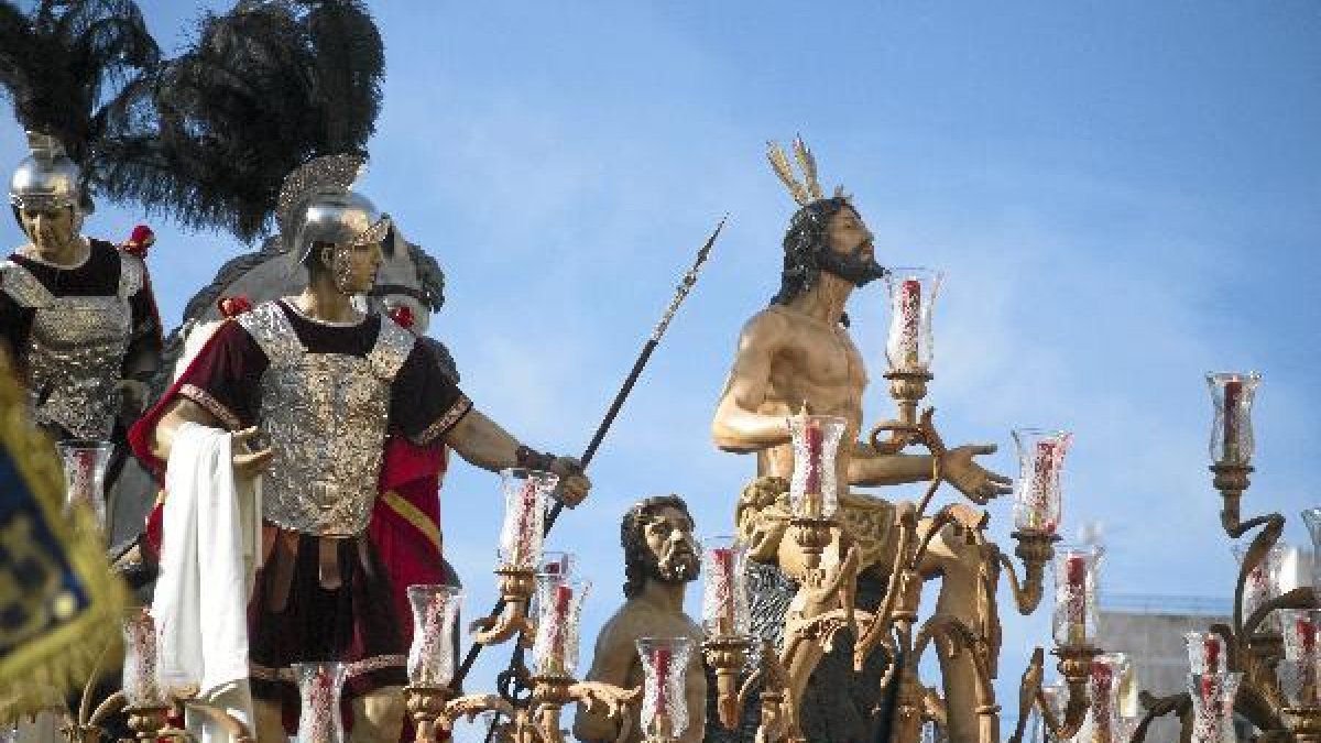 El paso de Misterio lució espectacular en la tarde del Domingo de Ramos por las calles de Regiones.