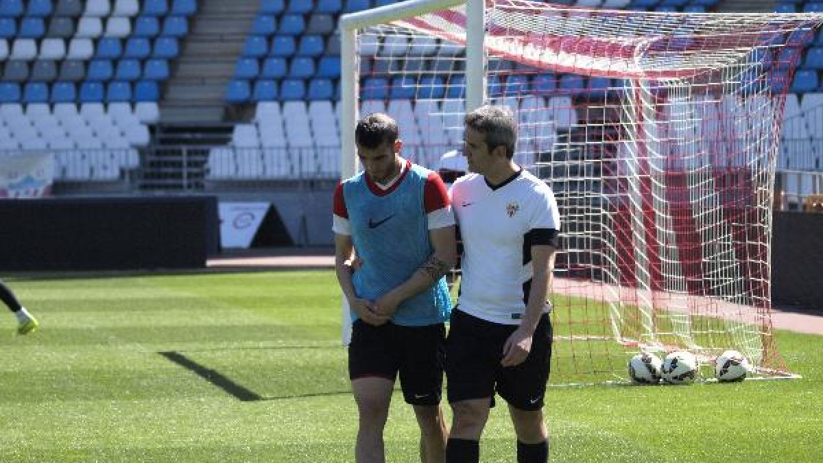 Antonio Ríos y el lesionado Fran Vélez.