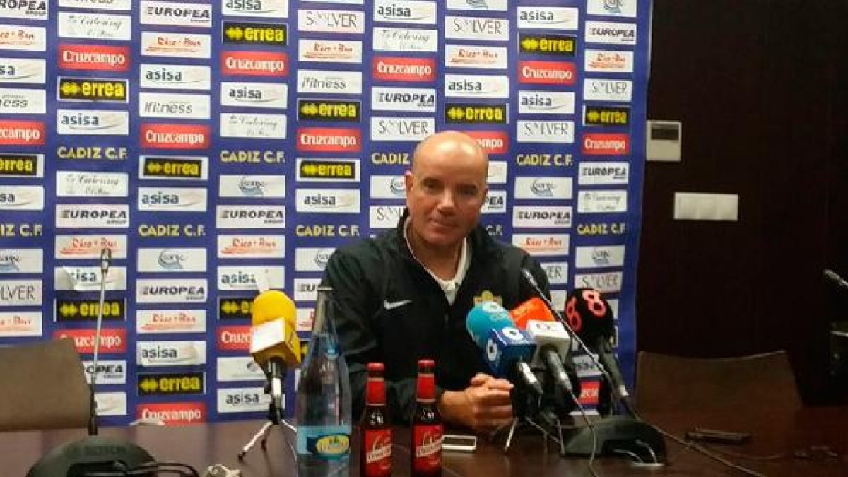 Miguel Rivera, entrenador del Almería B.