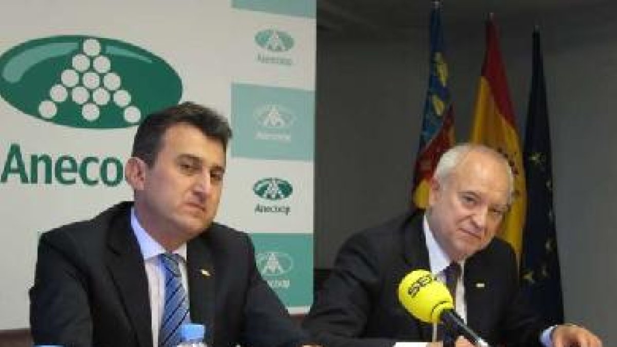 El presidente de Anecoop, Alejandro Monzón, y el director general, Joan Mir.