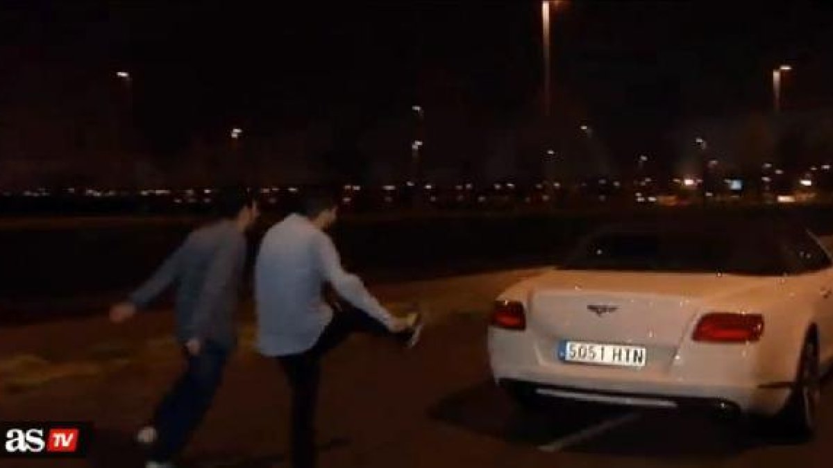 Los aficionados que esperaron a los jugadores del Madrid.