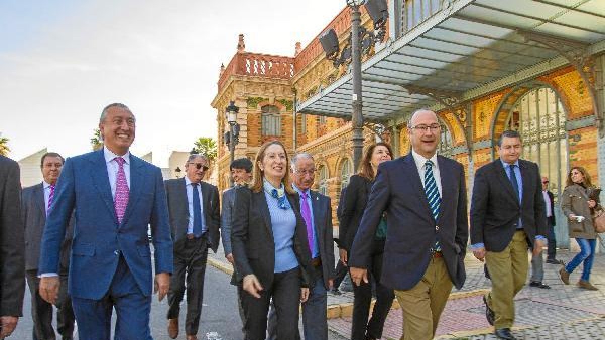 Ana Pastor en su visita a la estación del ferrocarril