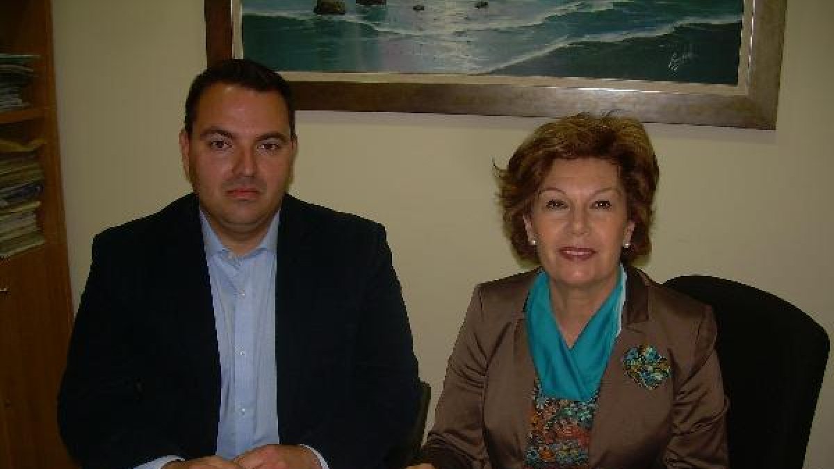 El vicepresidente del Colegio, Carlos Cristóbal, y la presidenta Mari Carmen Del Pozo.