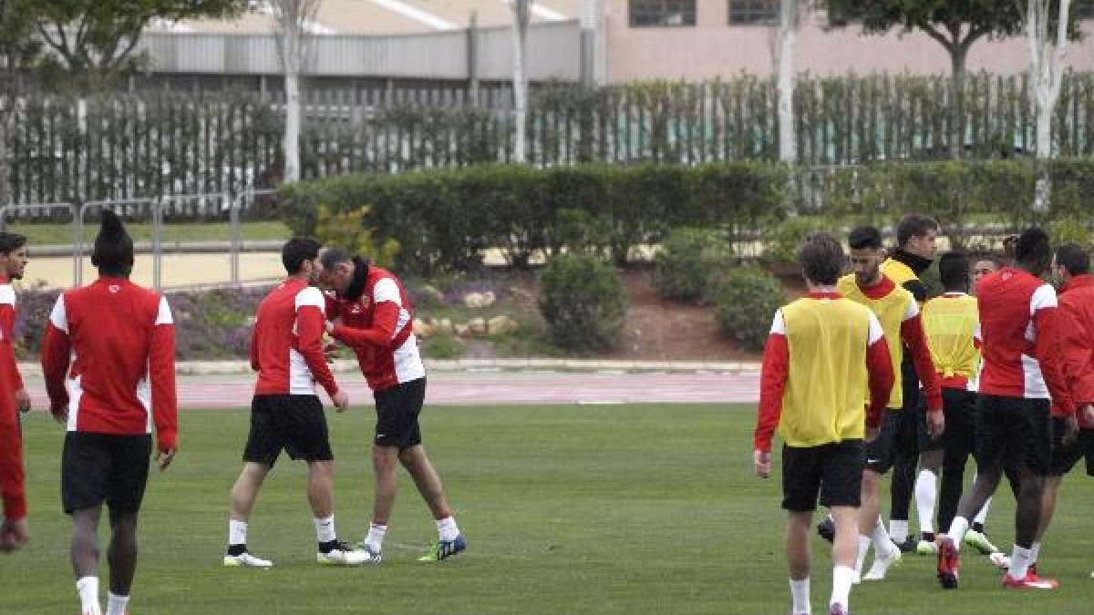 Soriano tranquilizando a Trujillo.