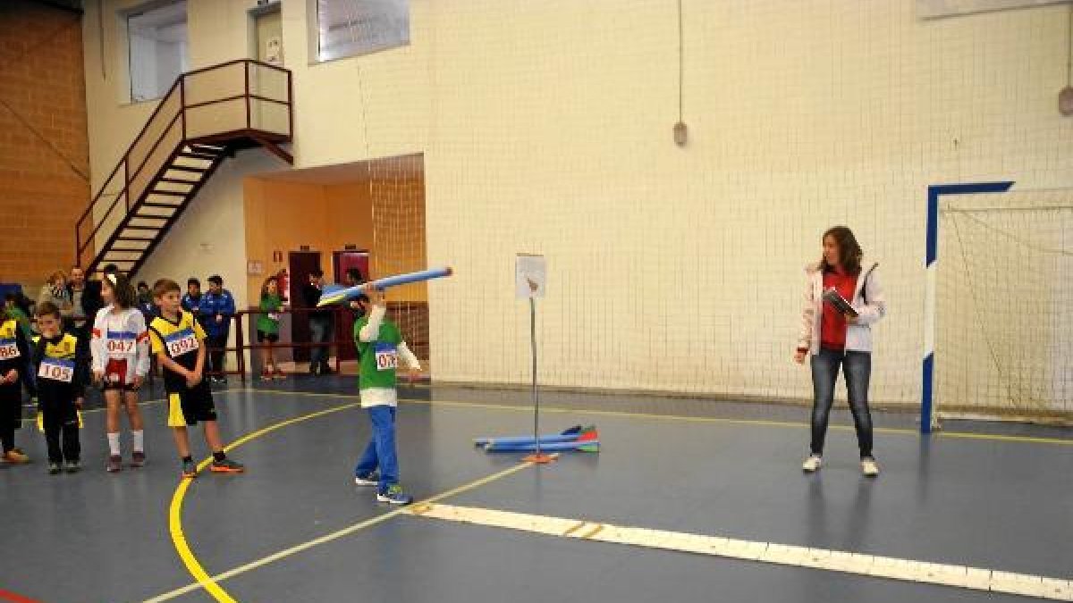 Los participantes de la actividad consiguiendo sus marcas.