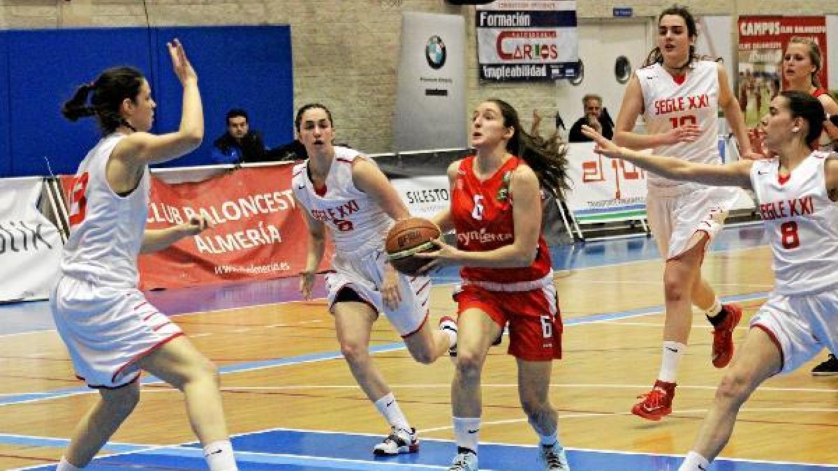 La jugadora almeriense en plena acción.