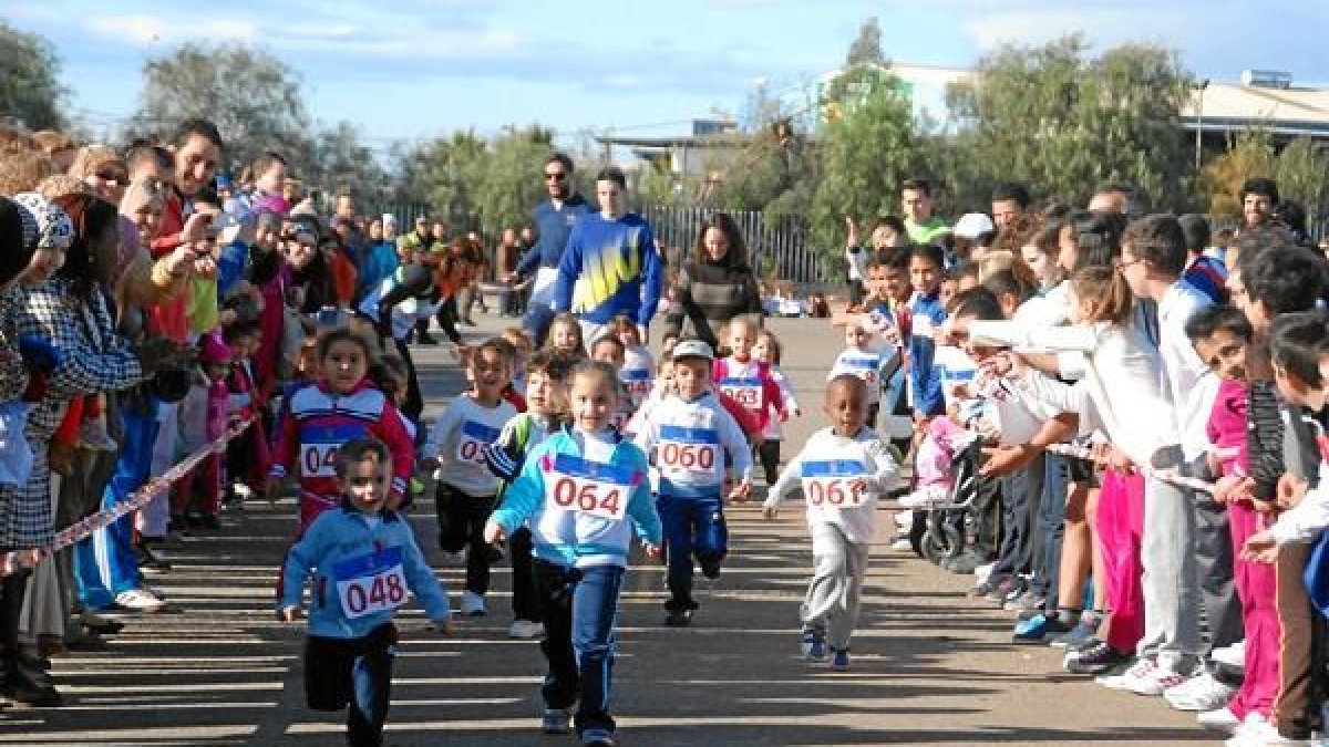 Los más pequeños disfrutando de la carrera de la pasada edición.