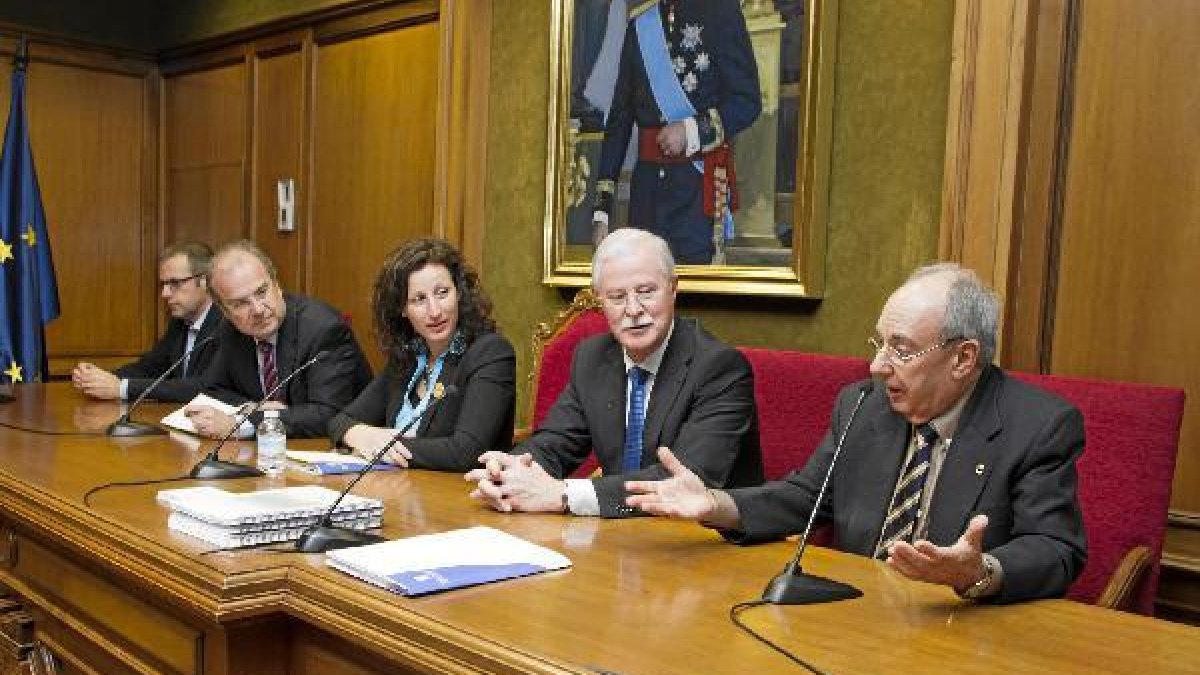 Presentación en Diputación de parte de los trabajos ya elaborados y del proyecto.