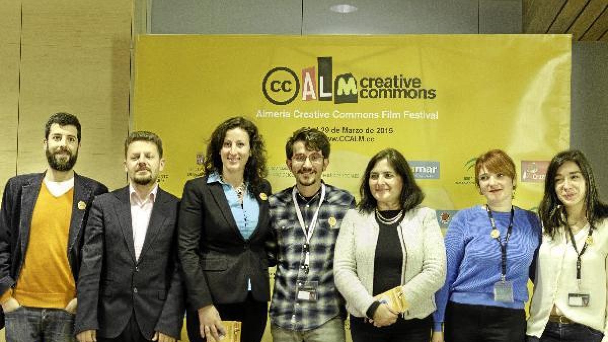 Foto de los organizadores y los colaboradores.