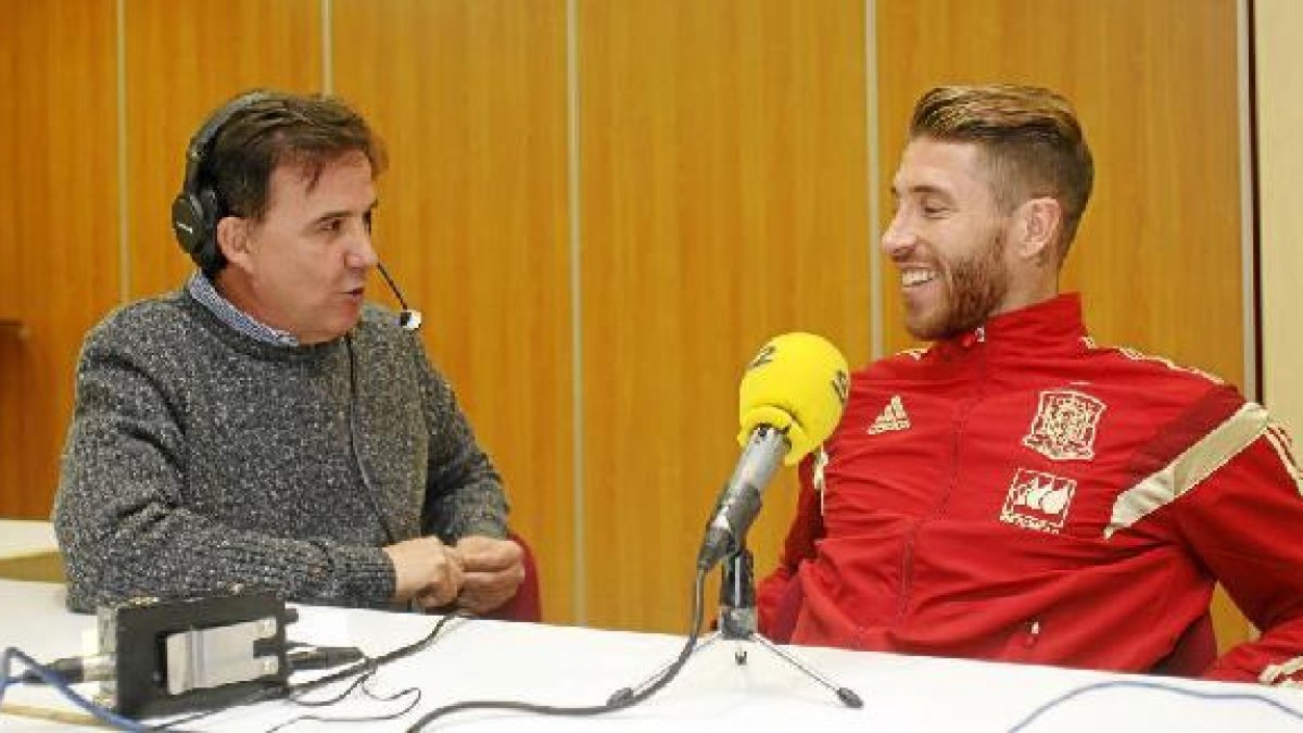 José Ramón de la Morena con Sergio Ramos en la Cadena SER.