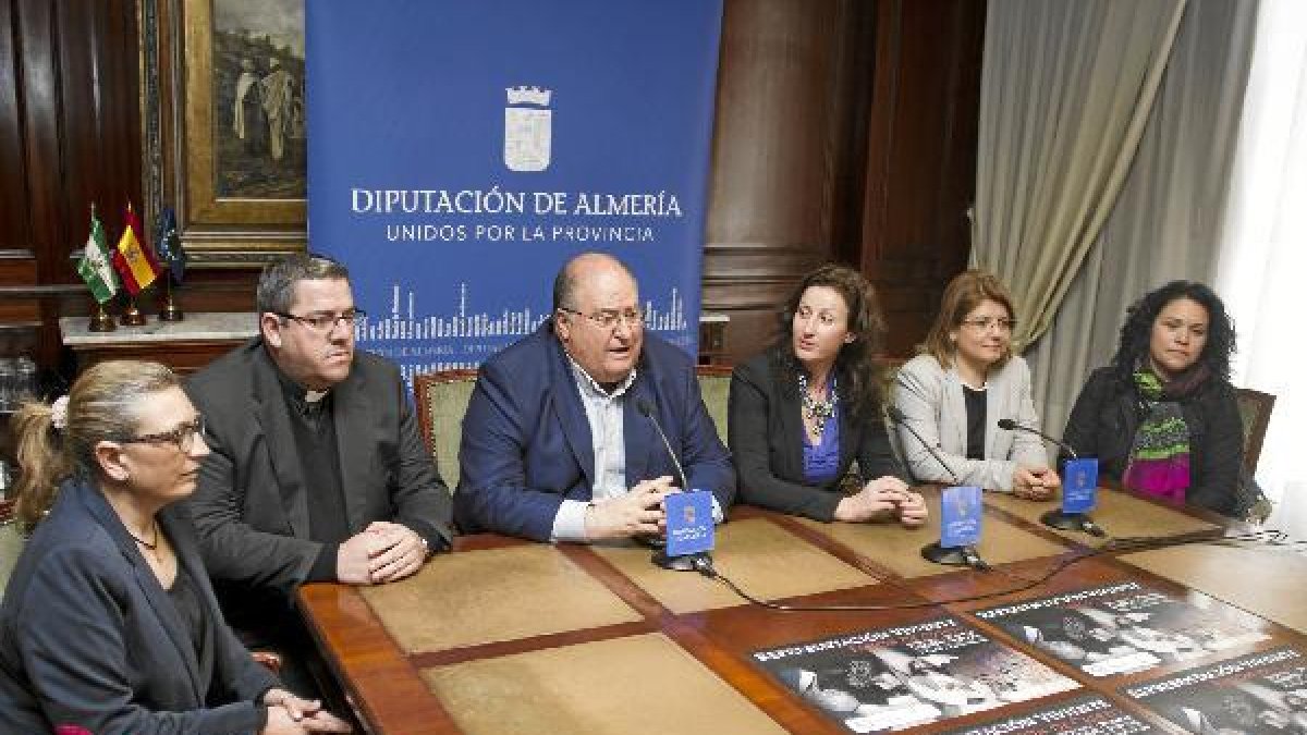 Presentación de la Pasión viviente, ayer en la sala de comisiones del Palacio provincial.