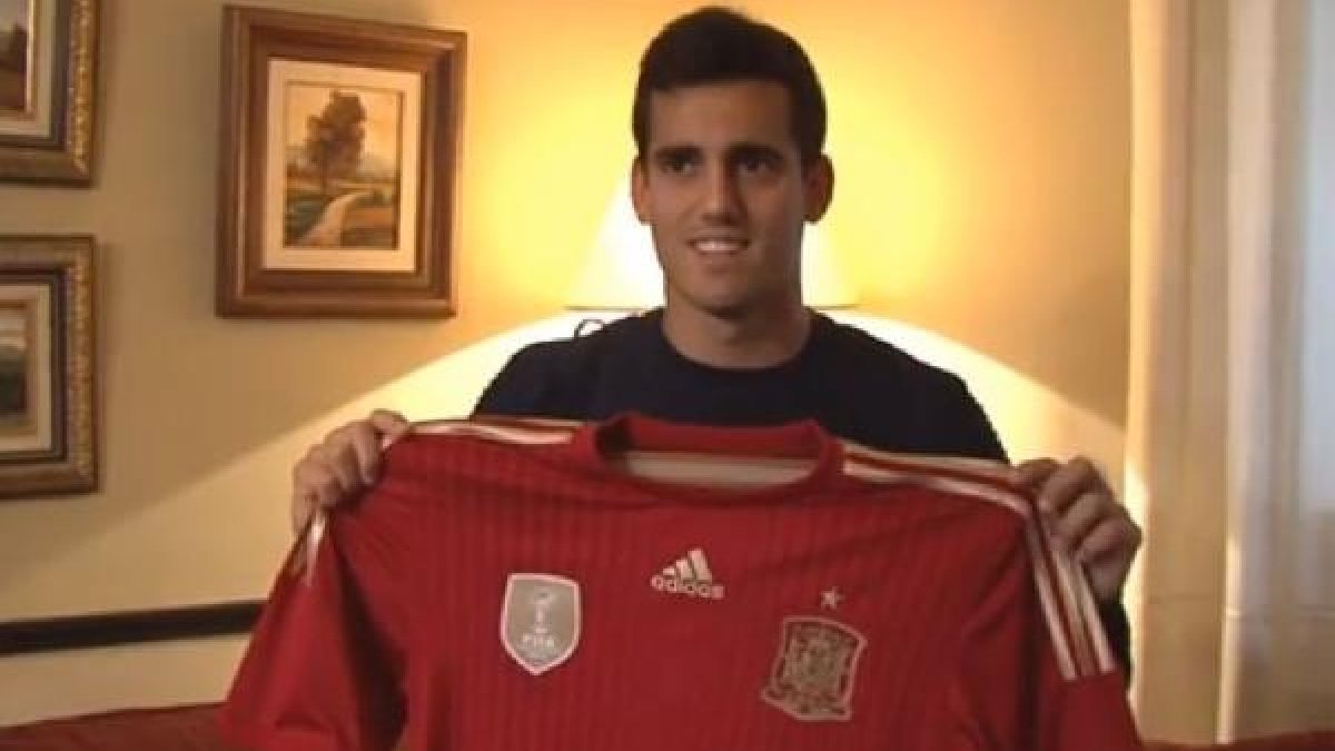 Juanmi posa con la Roja.