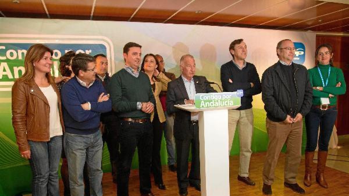 Comparecencia de Amat junto a candidatos y dirigentes del Partido Popular.