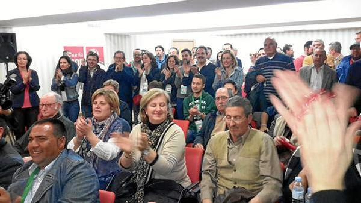 En la sede del PSOE durante la intervención de Susana Diaz.