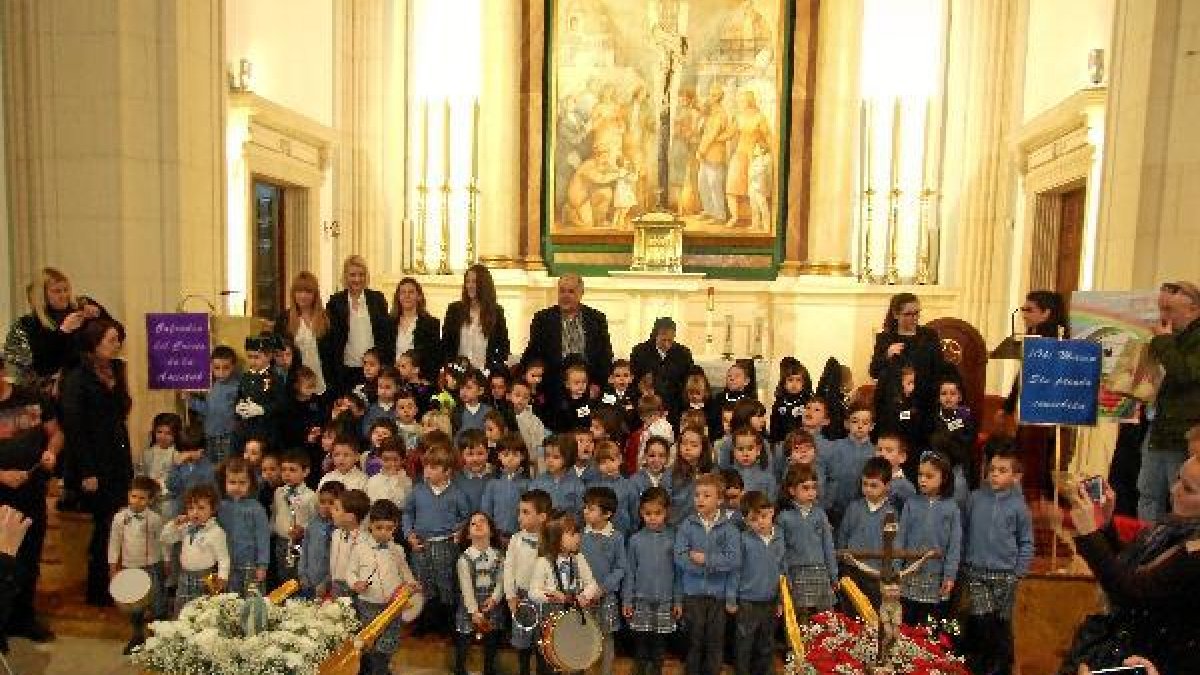 Foto de familia de todos los pequeños que participaron en la salida.