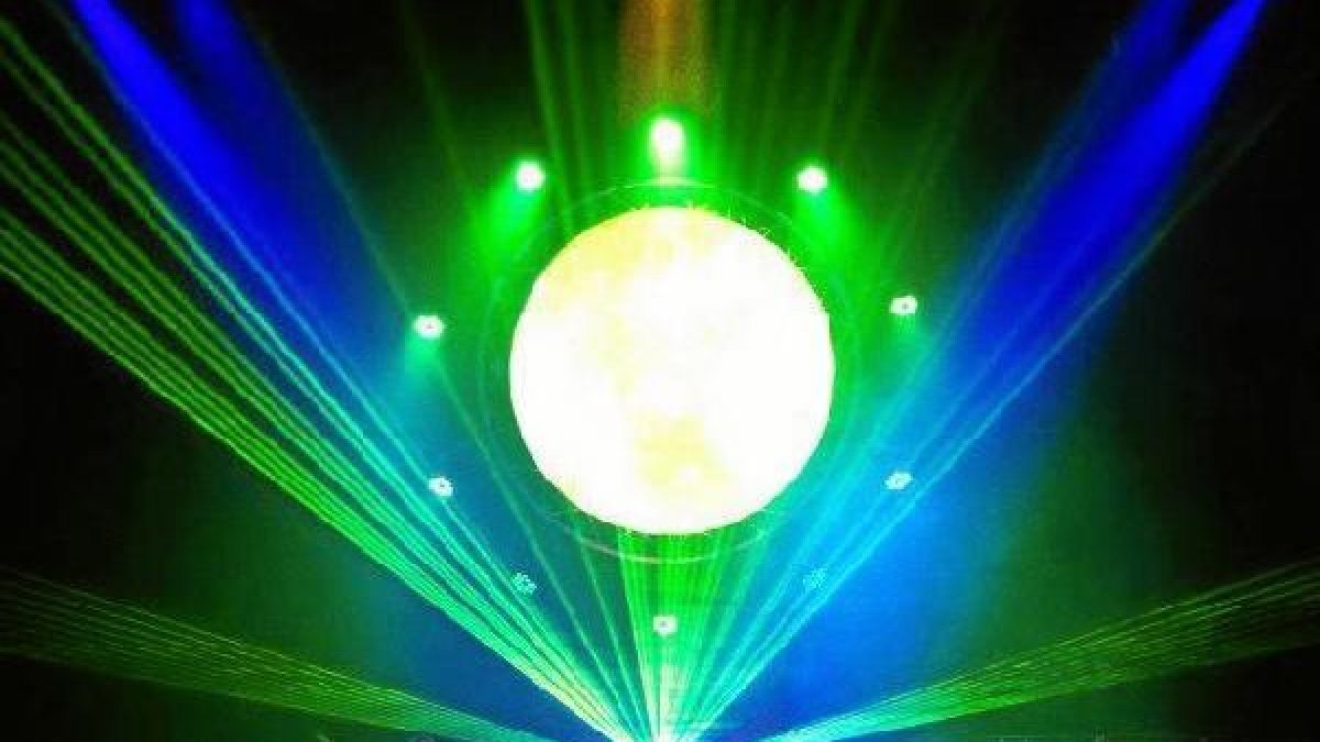 El espectáculo cuenta con numerosos elementos visuales.