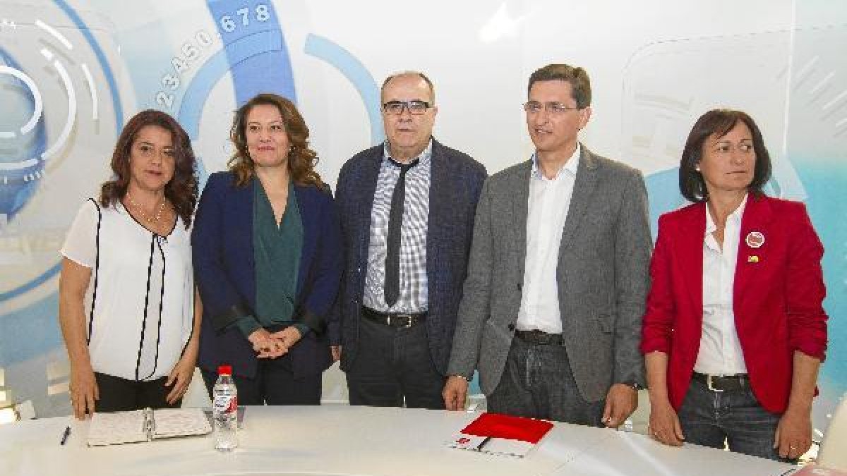 Foto de familia antes del debate.