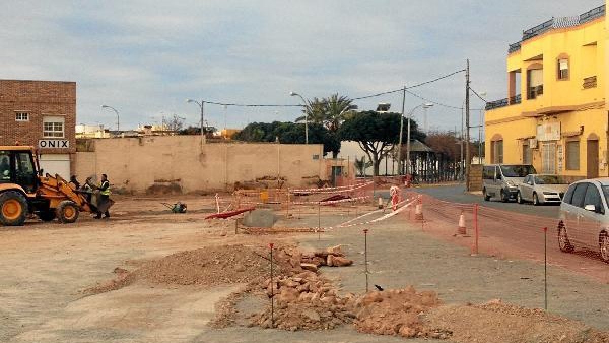 Aspecto de las obras en el centro del pueblo.