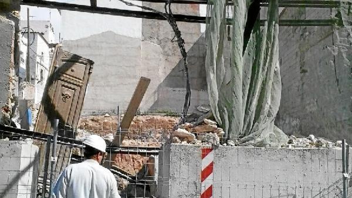 Detalle de la parte de la fachada que ayer se vino abajo.